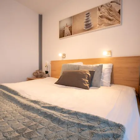 Giuliott With Parking And Shared Pool By Interhome Де-Хаан